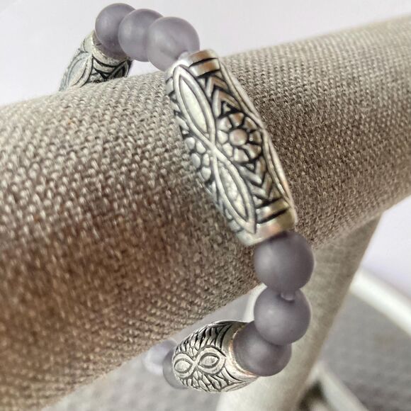 Infinity Bracelet Segmented Silvertone Statement Stretch Bracelet 8 Inches - Picture 9 of 12